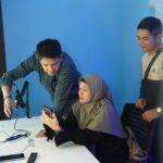Baim Wong Instagram - Kemarin baru aja press con untuk Tiger Wong Agency. Terima kasih buat temen2 semua yg sudah menanyakan keadaan saya dan keluarga. Kita baik2 aja ❤️ Alhamdulilah tamu undangan semua baik2 aja. Walaupun ada musibah, banyak sekali talent dan creator yg bergabung dengan kami setelah kejadian, menjadikan kami tetap di visinya. Saya sendiri bingung, ini musibah atau sebaliknya? Terima kasih buat kepercayaan kalian, kita akan menjaga kepercayaannya ❤️😊 Renovasi langsung dilakukan, karena oprasional dan sistem kerja sudah berjalan. Saya sengaja selipkan foto di slide terakhir, untuk selalu mengingatkan saya, "Sesuatu tidak semuanya berjalan sesuai rencana, tp jgn pernah kita kalah dengan keadaan. Apapun yg terjadi, selalu ucapkan alhamdulilah, karena semua kejadian itu terjadi seijinNya."