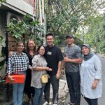 Baim Wong Instagram - Innalilahiwainnailaihirojiun.. Turut berduka cita untuk keluarga Bu Mul, baru ada kabar tadi pagi jam 9. Ibu Mul, tetangga saya yg blm lama ini kena musibah. Bukan suatu kebetulan, adanya kejadian itu,mengingatkan saya untuk menjaga hubungan dengan Bu Mul. Saya minta doanya untuk Ibu Mul, beliau adalah org yg baik, dan sebaik2nya org ketika meninggal, ketika dia didoakan oleh banyak org. Al Fatihah ❤️
