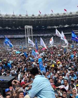 Baim Wong Instagram - Kemaren banyak banget yg pingsan, semoga semua baik2 aja selesai kampanye.
Dan untuk paslon sebelah jg, semoga semua lancar dan baik2 saja.
Jangan ada saling benci, ingat kita satu rumpun.
NKRI 🇮🇩💙
