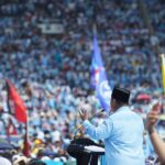 Baim Wong Instagram - Kemaren banyak banget yg pingsan, semoga semua baik2 aja selesai kampanye. Dan untuk paslon sebelah jg, semoga semua lancar dan baik2 saja. Jangan ada saling benci, ingat kita satu rumpun. NKRI 🇮🇩💙