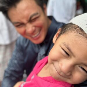 Baim Wong Instagram - Saya seorang ayah, saya tau sebesar apa perasaan sayang ayah terhadap anaknya. 
Kalau saya di posisi Dimas, ga tau perasaan apa yg ada skrg.
Tapi yg saya percaya, Allah Maha Baik. 
Saya yakin ini yg terbaik untuk Dante, karena insyaallah dia ada di tempat yg indah skrg. 
Innalilahiwainnailaihirojiun..
