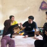 Baim Wong Instagram - Ini anak2nya ibu Nurlela, semua ada 4. Ada Rangga, Putri, Nilam, dan Jihad Maulana. Tangisan Rangga anak paling kecil, yang membuat Ibu Nurlela tetap mau hidup. Sakitnya itu sangat luar biasa mas, tp ketika mendengar tangisan Akbar, sakit itu pun hilang seketika, yg ada hanya doa untuk bisa merawat Rangga.