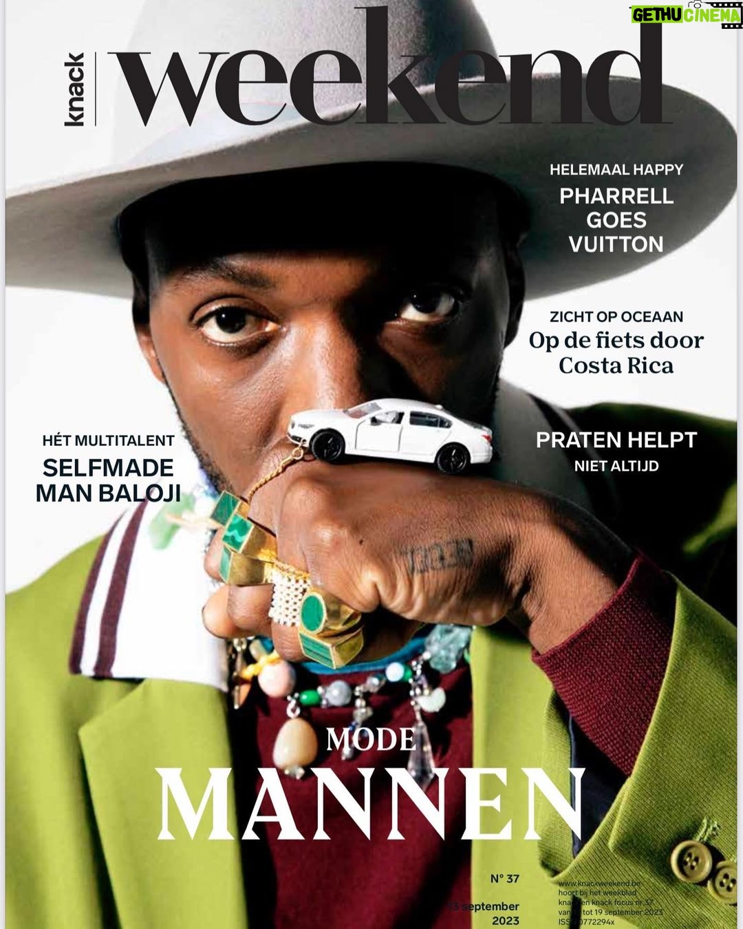 Baloji Tshiani Instagram - COVER BOY for WEEKEND KNACK ON MY BDAY ROLLOUT Thanks for the trust @_ellen_dw / @wimdenolf and team at @knackweekend Photographer @stigdeblock Styling: @iljadeweerdt Fotoassistent: @roelvantittelboom Productieassistenten: @francisboesmans & @joshua_basubi Haar & make-up: @elkebinnemans ๐ @_ellen_dw Drip : @botter_paris X @superduperhats @legier.la