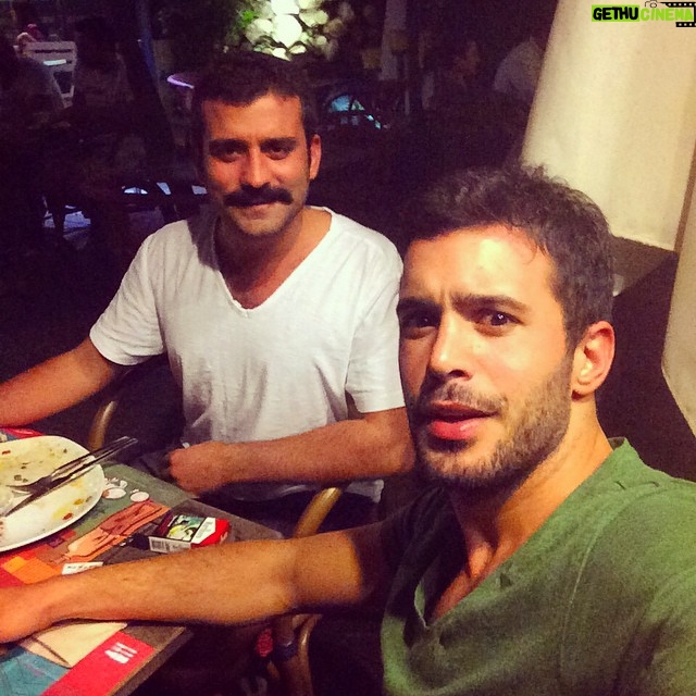 Barış Arduç Instagram - Şiir yazarım o bıyıklara . @onurarduc :)