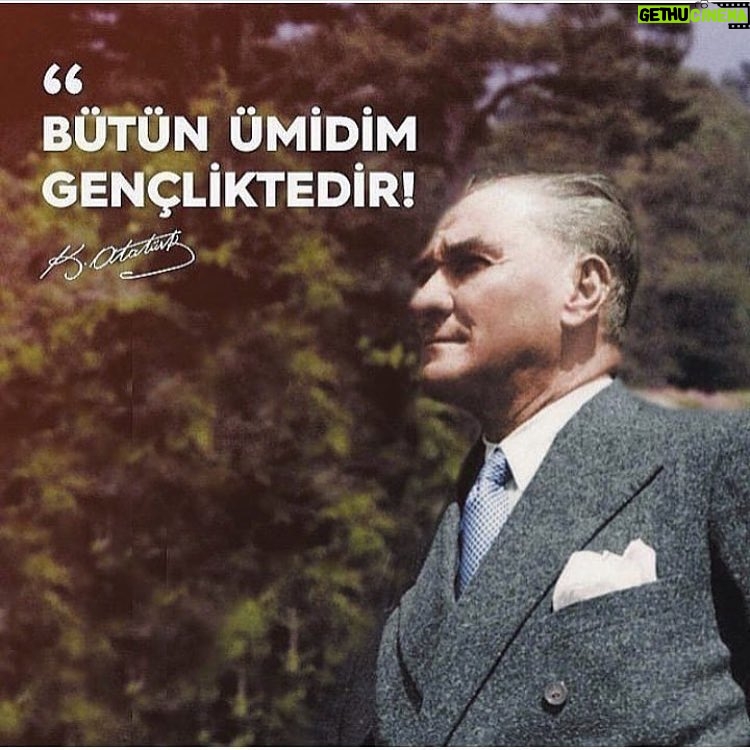 Barış Arduç Instagram - 19 Mayıs Atatürk'ü Anma, Gençlik ve Spor Bayramımız kutlu olsun ☝🏽