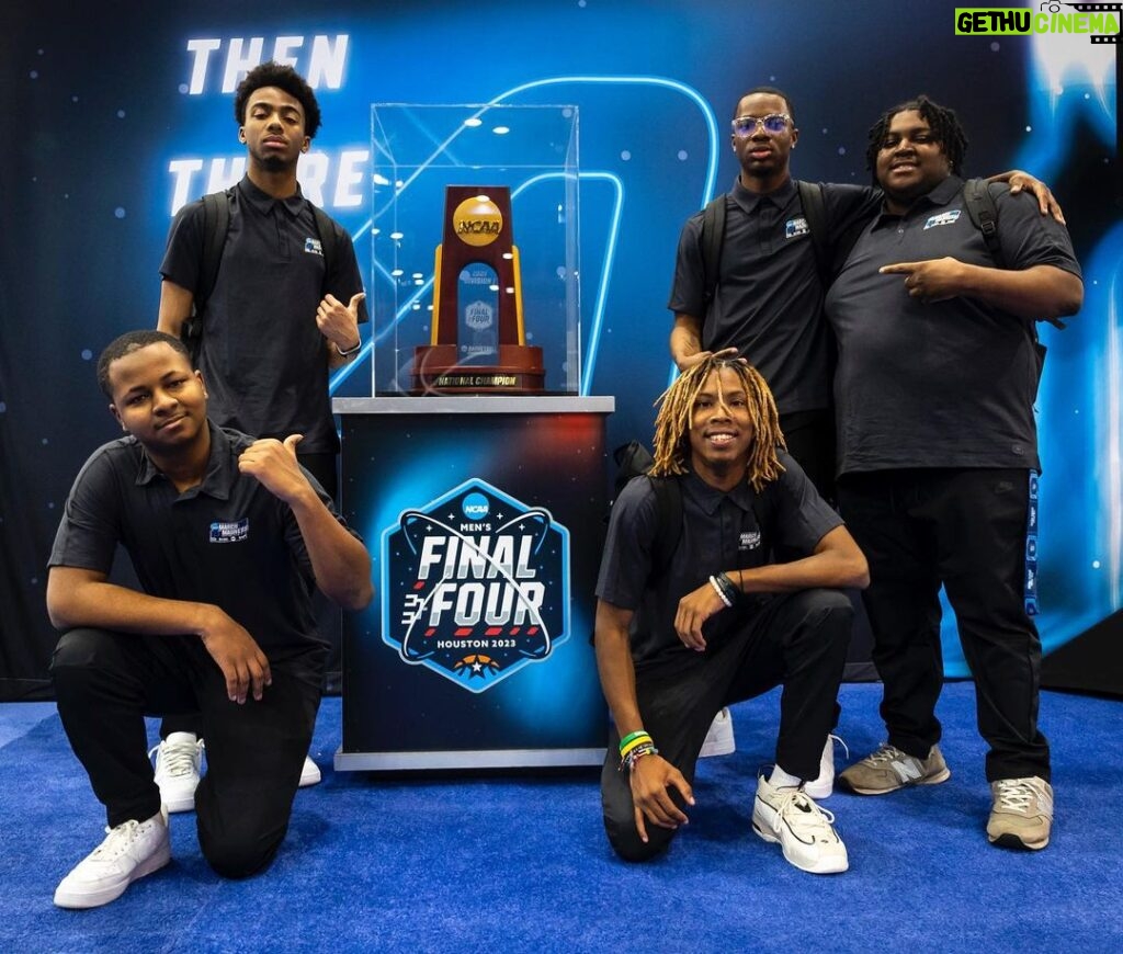 Barack Obama Instagram - Some of the young men in our @MBK_Alliance program were part of the behind-the-scenes action during this year’s @MarchMadnessMBB Final Four. From talent relations to production management, they had an opportunity to shadow the experts and get hands-on experience running one of the biggest events in college sports. The future is bright for this group.