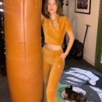 Barbara Palvin Instagram - One of my new favorite looks this fall from @alo 🤎🧡 It’s definitely a must have!! See my stories for more 👀💫