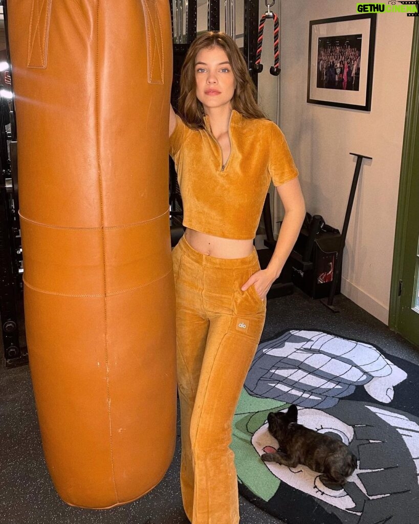 Barbara Palvin Instagram - One of my new favorite looks this fall from @alo 🤎🧡 It’s definitely a must have!! See my stories for more 👀💫