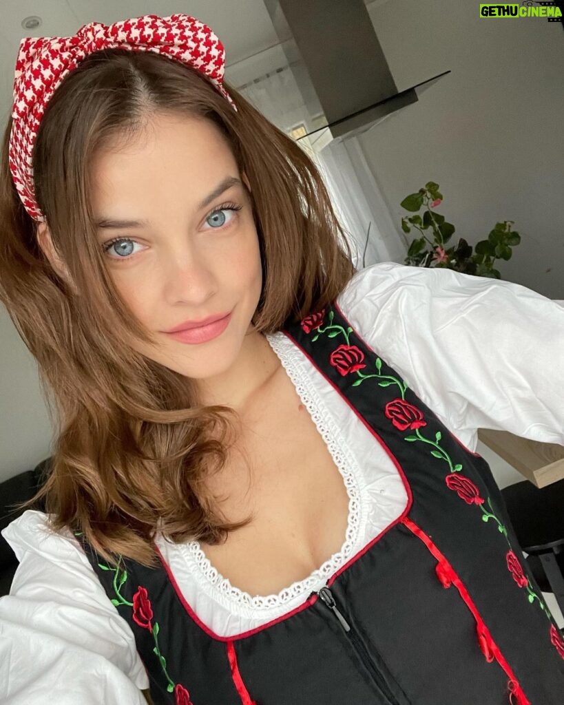 Barbara Palvin Instagram - Throwback to Oktoberfest last week cause I have no Halloween costume for today and I’m jealous of everyone posting theirs😬💃🏻