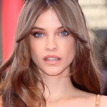 Barbara Palvin Instagram - Can’t get over my glowing golden glam from last night! Thank you @armanibeauty for another great red carpet at the Venice Film Festival. @giorgioarmani Glam team: @charlotte_prevel @owengould @marc_eram #Armanibeauty #Armanibeauties #Venezia79 #LuminousSilk #ArmaniLipPower #giorgioarmani