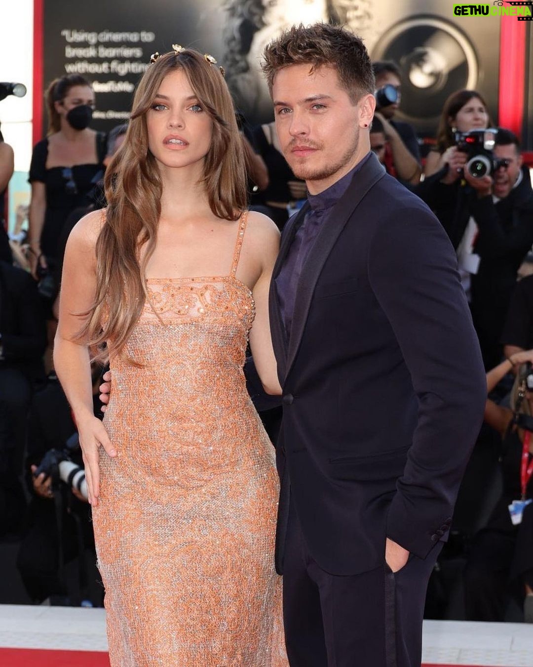 Barbara Palvin Instagram - Can’t get over my glowing golden glam from last night! Thank you @armanibeauty for another great red carpet at the Venice Film Festival. @giorgioarmani Glam team: @charlotte_prevel @owengould @marc_eram #Armanibeauty #Armanibeauties #Venezia79 #LuminousSilk #ArmaniLipPower #giorgioarmani