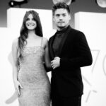 Barbara Palvin Instagram - Can’t get over my glowing golden glam from last night! Thank you @armanibeauty for another great red carpet at the Venice Film Festival. @giorgioarmani Glam team: @charlotte_prevel @owengould @marc_eram #Armanibeauty #Armanibeauties #Venezia79 #LuminousSilk #ArmaniLipPower #giorgioarmani