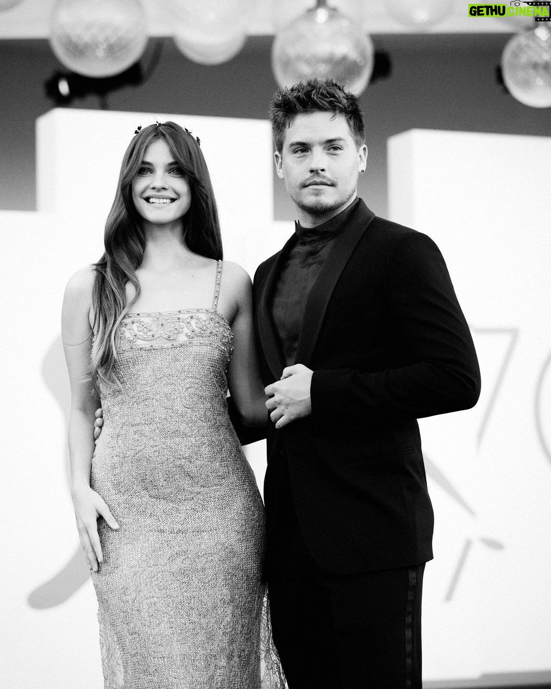 Barbara Palvin Instagram - Can’t get over my glowing golden glam from last night! Thank you @armanibeauty for another great red carpet at the Venice Film Festival. @giorgioarmani Glam team: @charlotte_prevel @owengould @marc_eram #Armanibeauty #Armanibeauties #Venezia79 #LuminousSilk #ArmaniLipPower #giorgioarmani