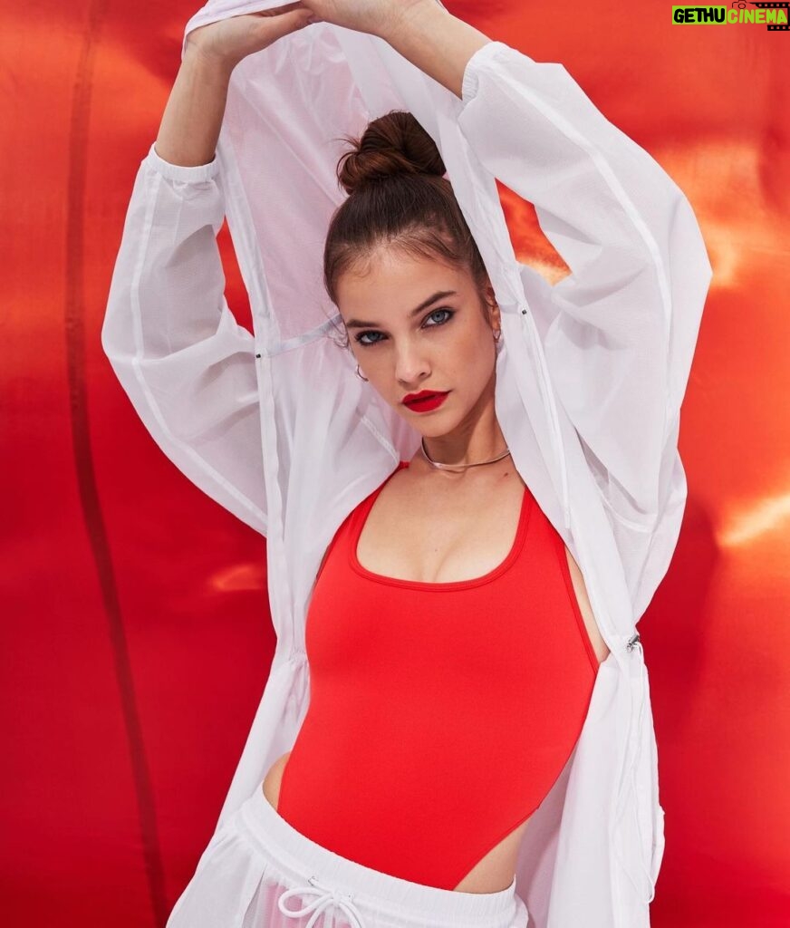 Barbara Palvin Instagram - Your new favorite color way just hit stores in time for summer @alo ‘s Red Hot Summer 🔥🔥