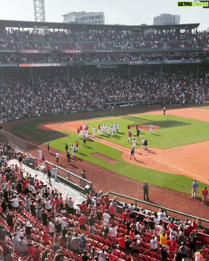 Barbara Palvin Instagram - My first baseball game and what a game it was 😍 @redsox