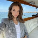 Barbara Palvin Instagram – A magical day in Venice! Coming soon @armanibeauty 🤎 #armanilipPower #armanibeautystars
