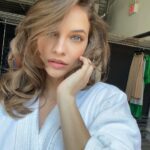 Barbara Palvin Instagram - Celebrating Selfie Day with my favorite beauty look with @armanibeauty Luminous Silk foundation and Lip Power! 👄