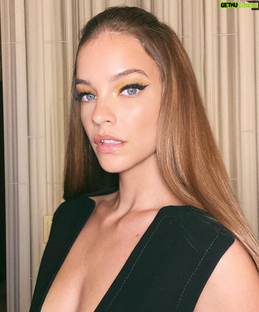 Barbara Palvin Instagram - Beautiful glam last night again from the dream team @owengould @tobimakeup 💛🧡 for @crfashionbook @carineroitfeld Styled by @marc_eram