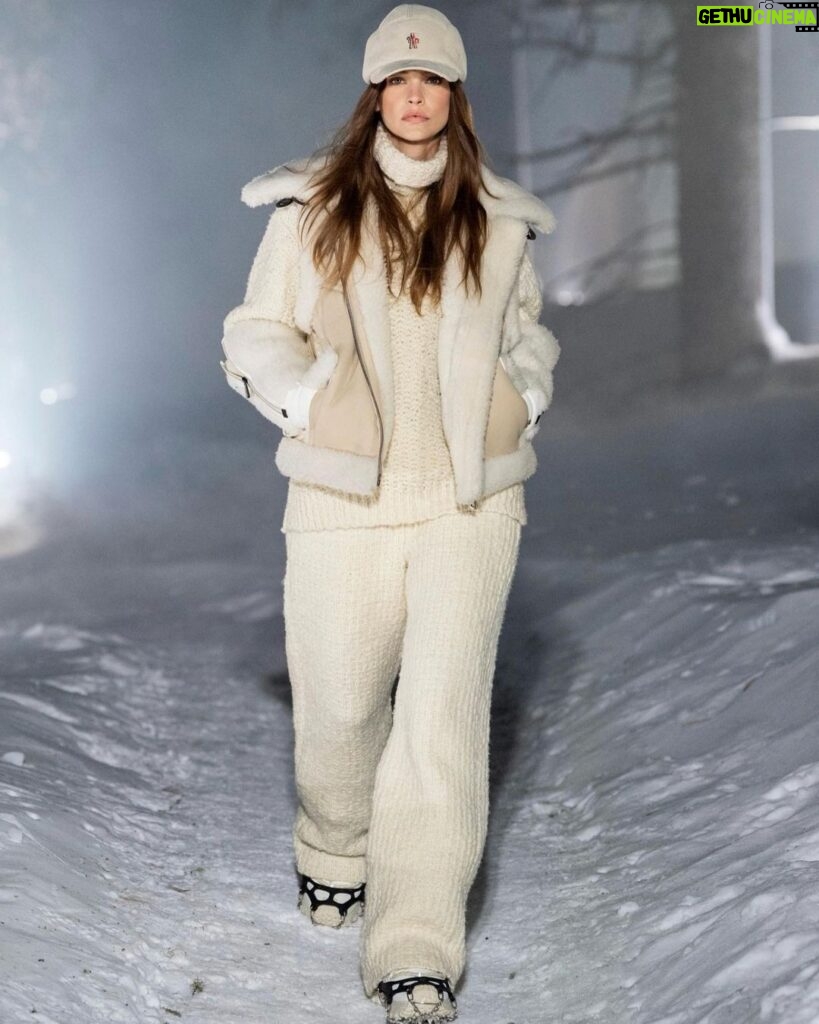 Barbara Palvin Instagram - @moncler in Saint Moritz ! ❄️ Thank you for having me! What a special show to be part of! 🌨 #moncler