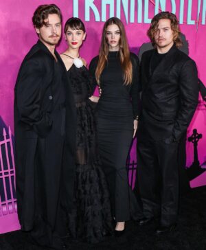 Barbara Palvin Instagram - Lisa Frankenstein premiere with my coven 🪦
Congrats to the cast and crew on such an amazing and fun movie! It’s a MUST WATCH! @colesprouse @kathrynnewton @zeldawilliams