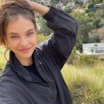 Barbara Palvin Instagram - Sunny Friday hikes are the best way to kick off the weekend ☀️ ☀️ @alo @dylansprouse
