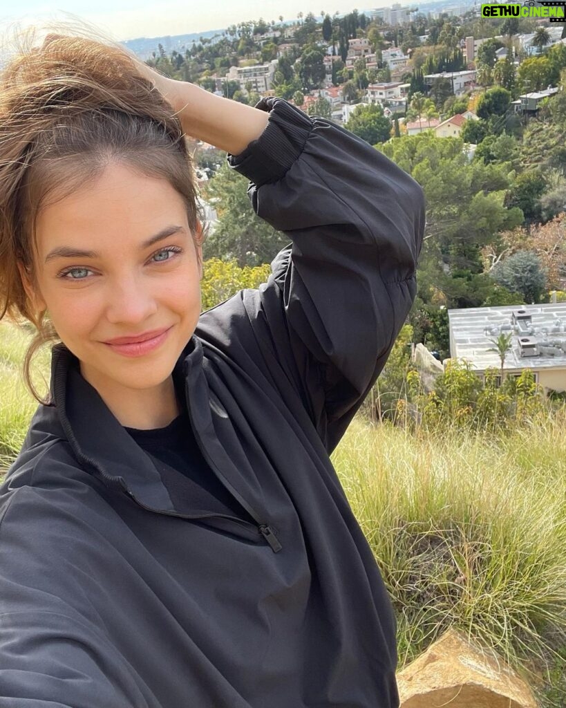 Barbara Palvin Instagram - Sunny Friday hikes are the best way to kick off the weekend ☀ ☀ @alo @dylansprouse