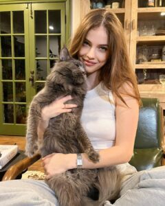Barbara Palvin Instagram - Happy New Year ♥️ @longines #MiniDolceVita #eleganceisanattitude #LonginesDolceVita