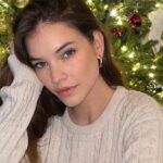 Barbara Palvin Instagram - Christmas came early 🎄 @tiffanyandco #aTiffanyHoliday