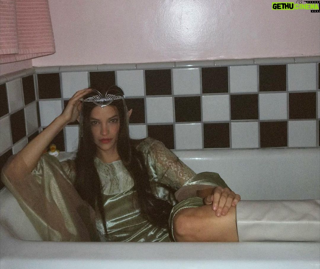 Barbara Palvin Instagram - The shadow does not hold sway yet.