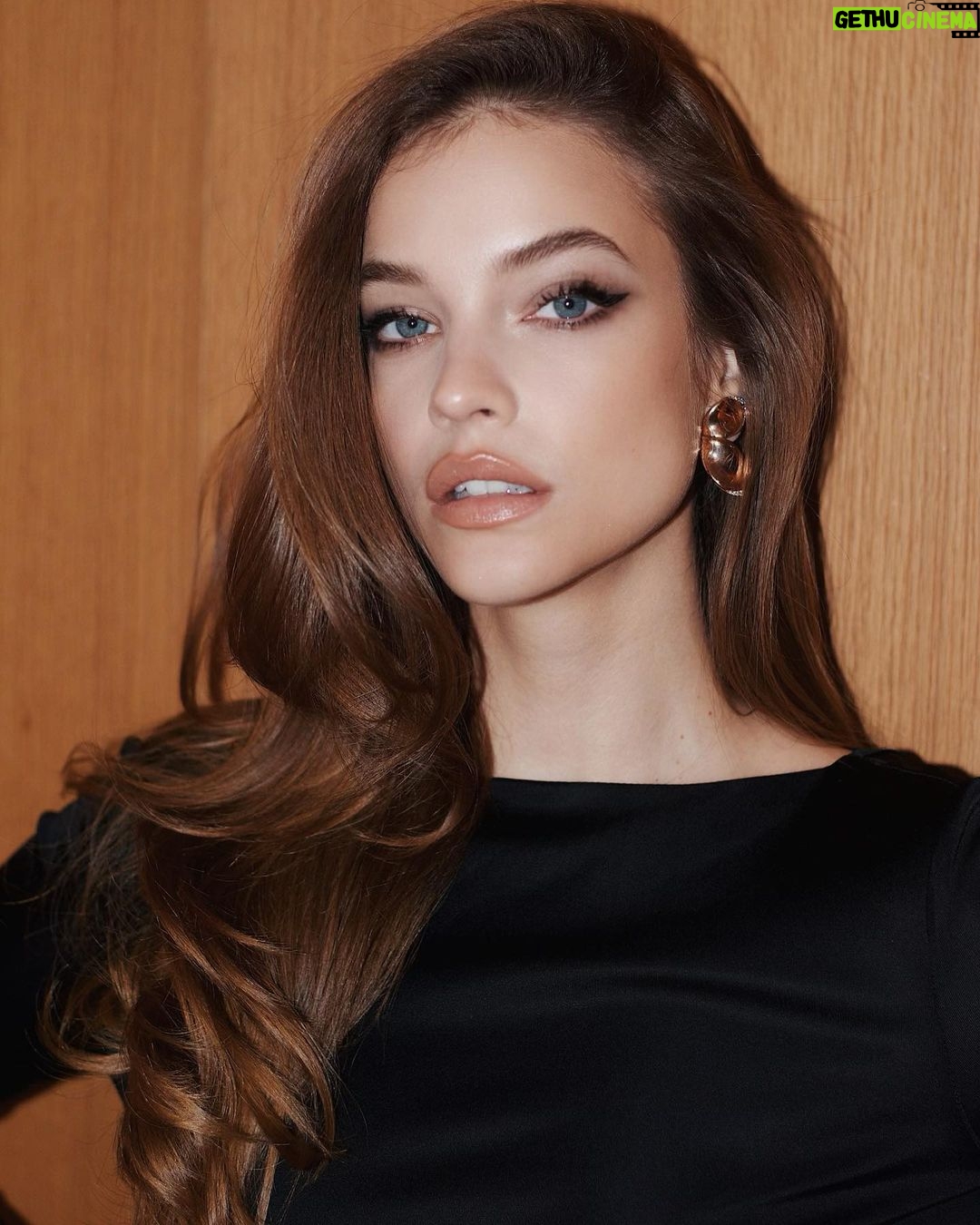 Barbara Palvin Instagram - Last night’s glam 🖤 @owengould @tobimakeup @marcjacobs @versace