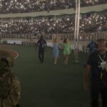 Barbara Pravi Instagram - Oh - la- la Kinshasa 🇨🇩 J’ai tout aimé. La folie désorganisée de la ville, la poussière, le ciel bas, les couleurs, l’hospitalité, la joie, la vie. Aux amis de Bandal, aux temboooo et aux découvertes humaines dingues grâce à @chris_mbala_batista et @ferregola_lepadre ❤️‍🔥 Voir un peuple aussi attaché à son pays, la ferveur, la chaleur, les sourires, la bonté. Chanter « Lève toi », devant vous au stade des Martyrs, voir le Président se lever, le bruit de la foule qui arrache le cœur, participer à cette connexion entre nous tous, humains, frères, sœurs, unis. Wouah. La puissance du délire. En écrivant cette chanson, jamais je n’aurai pu imaginer qu’elle me mène aussi loin de ma maison. Et pourtant ce message a une vocation universelle. Liberté, liberté, liberté ! J’espère que je reviendrais chanter pour vous. En tout cas, si vous me réinvitez je serai au rendez vous. Merci na bino, longonia, merci merci merci. Na lingui bino Ma kasi ! Merci @jeuxdelafrancophonie , merci les équipes techniques du feu de Dieu, merci Chris qui a veillé sur nous, merci @elodie_papillon_filleul best chauffeuse de salle. KINSHASA LA BELLE ♥️🇨🇩 Stade des Martyrs