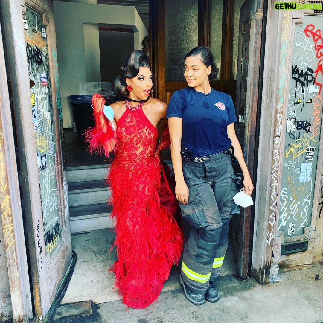 Barrett Doss - 29.1K Likes - 💃🏾Lady and the Damp👩🏾🚒
This is how we look under our turnouts. Yes, I got to be in the presence of Queen @itsshangela .... and I looked like this while I did it. @station19, I gotta love you. Check us out TOMORROW NIGHT 8/7c on @abcnetwork
#station19 #dreamgirl #sweaterweather #pittingout #drowning