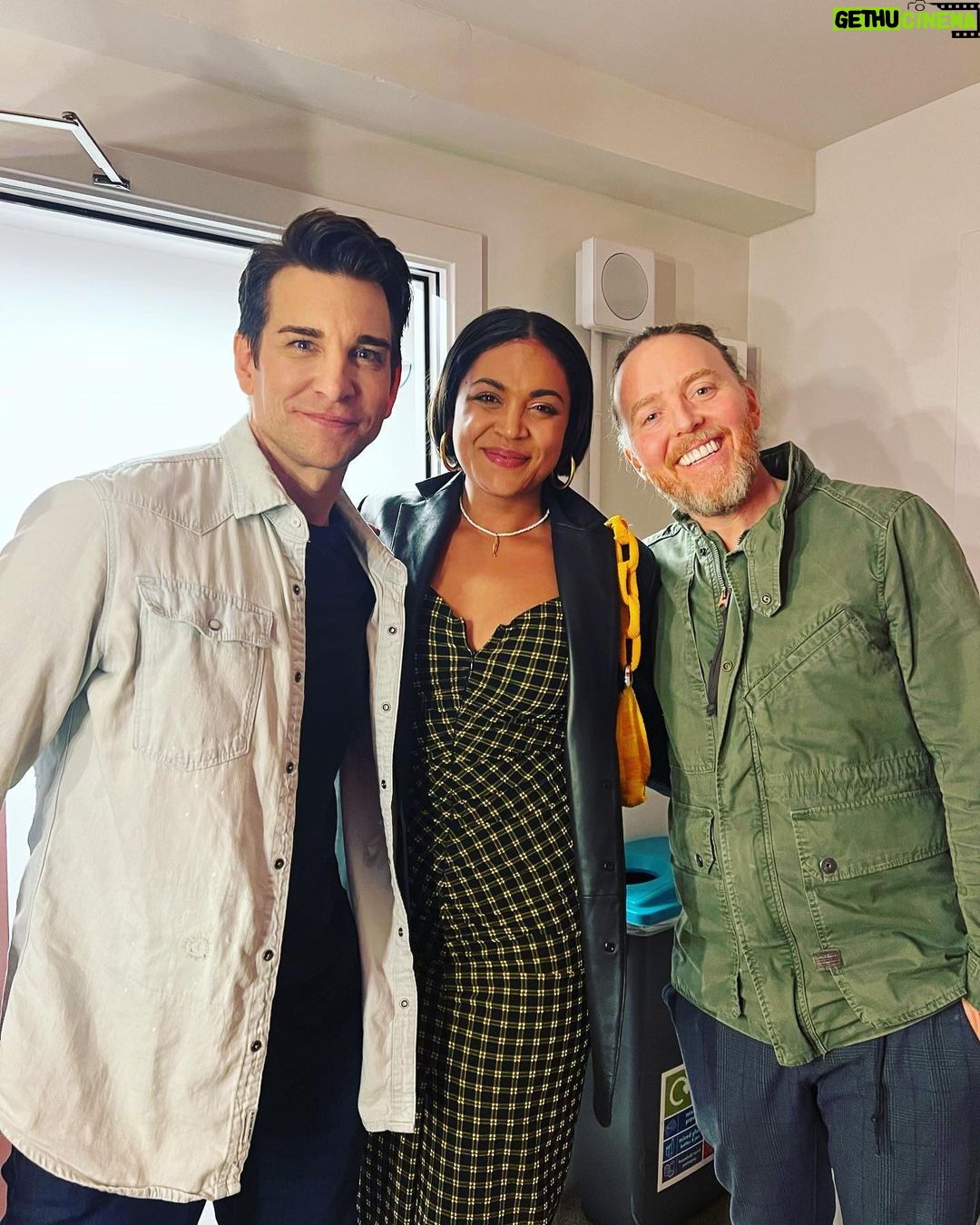 Barrett Doss Instagram - Damn y’all. I Had My Time Again. I surprised @andy_karl in London @groundhogdaybwy at @oldvictheatre. Being part of the journey of this show was one of the highlights of my life and career and getting to see it for the first time from the audience next to my favorite genius @timminchin absolutely blew my mind and broke me. The cast is absolutely amazing. @tanishalspring blew me away with her enormous open heart and incredible vocals and obviously… Andy. Dunno what to say about you anymore. You leave your heart, soul, and guts on the stage every night. I knew it when we were up there together and I saw it again on Wednesday night. It’s such a privilege to have worked with you and call you my friend. And incredibly, Andy had 4 of his leading ladies in one room at the same time. Pretty Woman @samanthabarks and Queen @orfeh were there too 😍😍😍 It was completely surreal. Still getting over it…