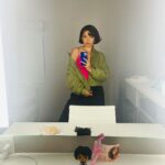 Barrett Doss Instagram – ✂️✂️✂️

And THANK YOU to the amazing Brazilian fans who sent me Lil’ Vic! I love her. 

💁🏾‍♀️ @davidcalhounhair @robynrebbe