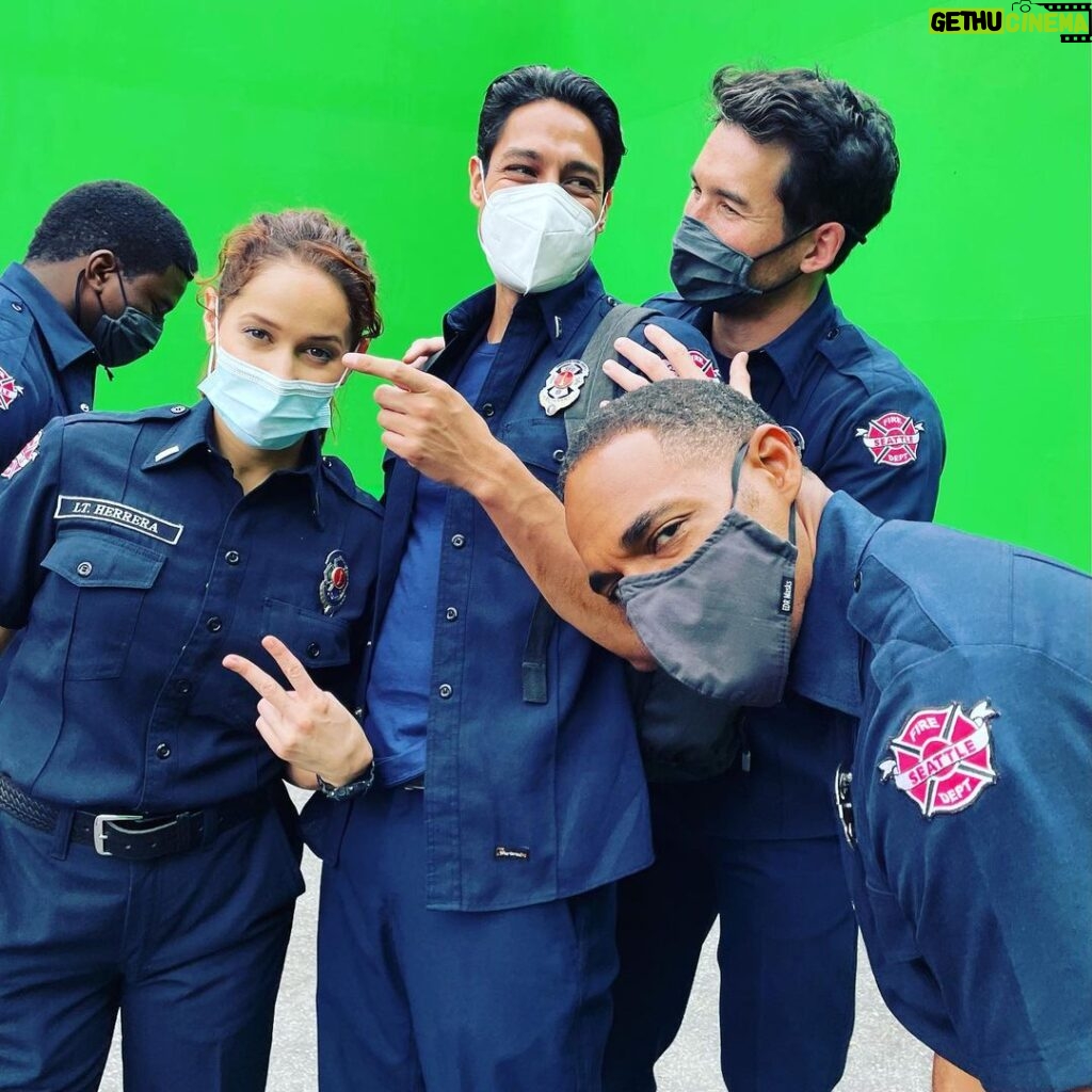 Barrett Doss Instagram - Tonight’s the night!!! Season 5 of @station19 starts tonight and WE ARE SO READY. 🔥💥☄️ Check us out at 8/9c on @abcnetwork