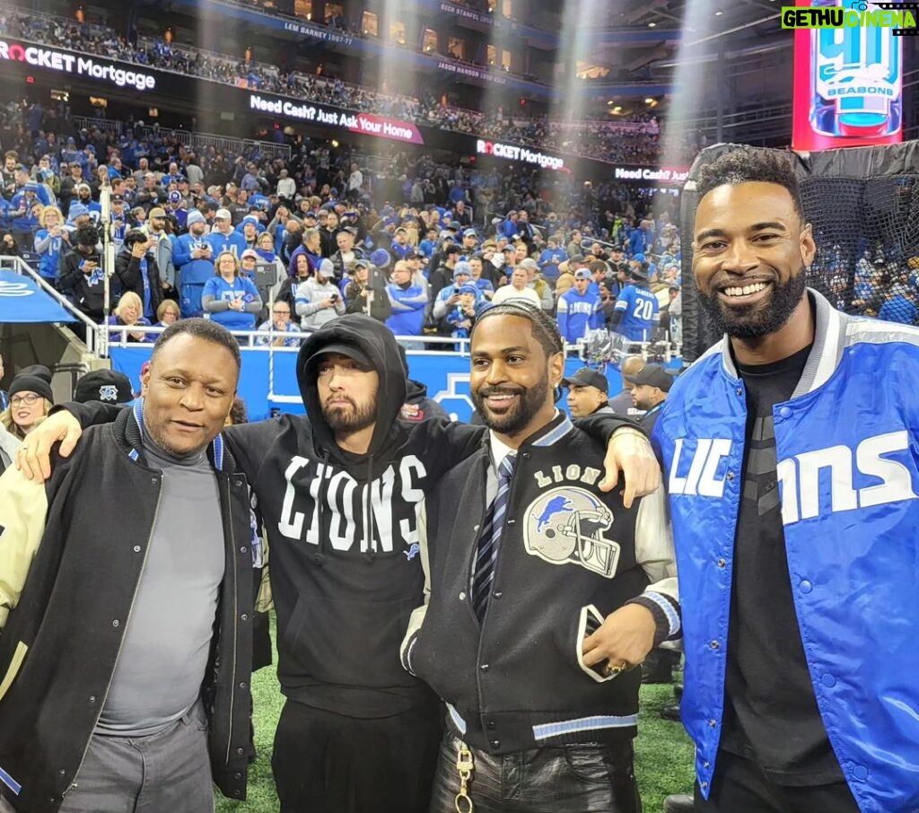 Barry Sanders Instagram - This was a cool moment for an old @detroitlionsnfl guy like me - @eminem @megatron @bigsean Ford Field