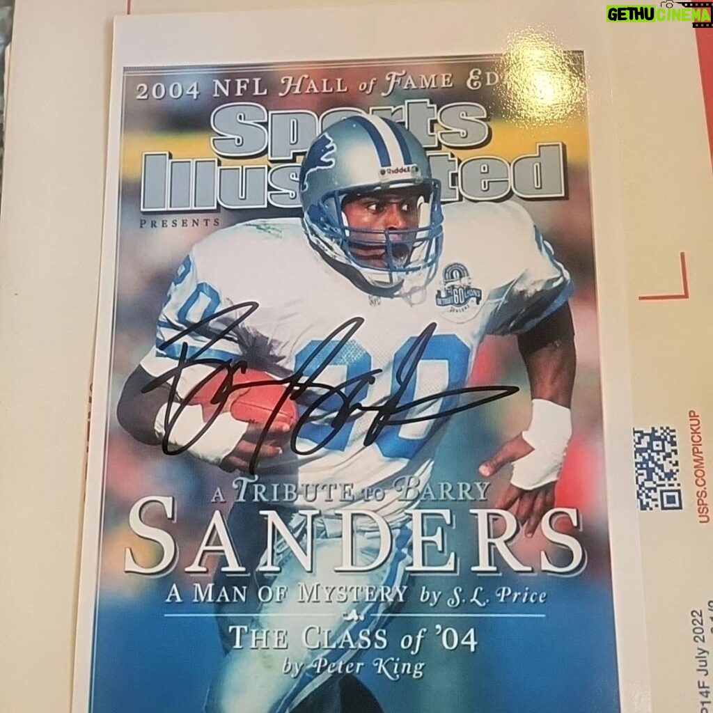 Barry Sanders Instagram - Win this signed photo today. Kicking off my @threadsapp account with a giveaway. Just 200 followers so your chances of winning have never been better - @detroitlionsnfl
