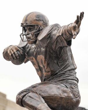 Barry Sanders Instagram - Today, outside of @fordfield, we unveiled a statue of @barrysanders, immortalizing a true Lions Legend.