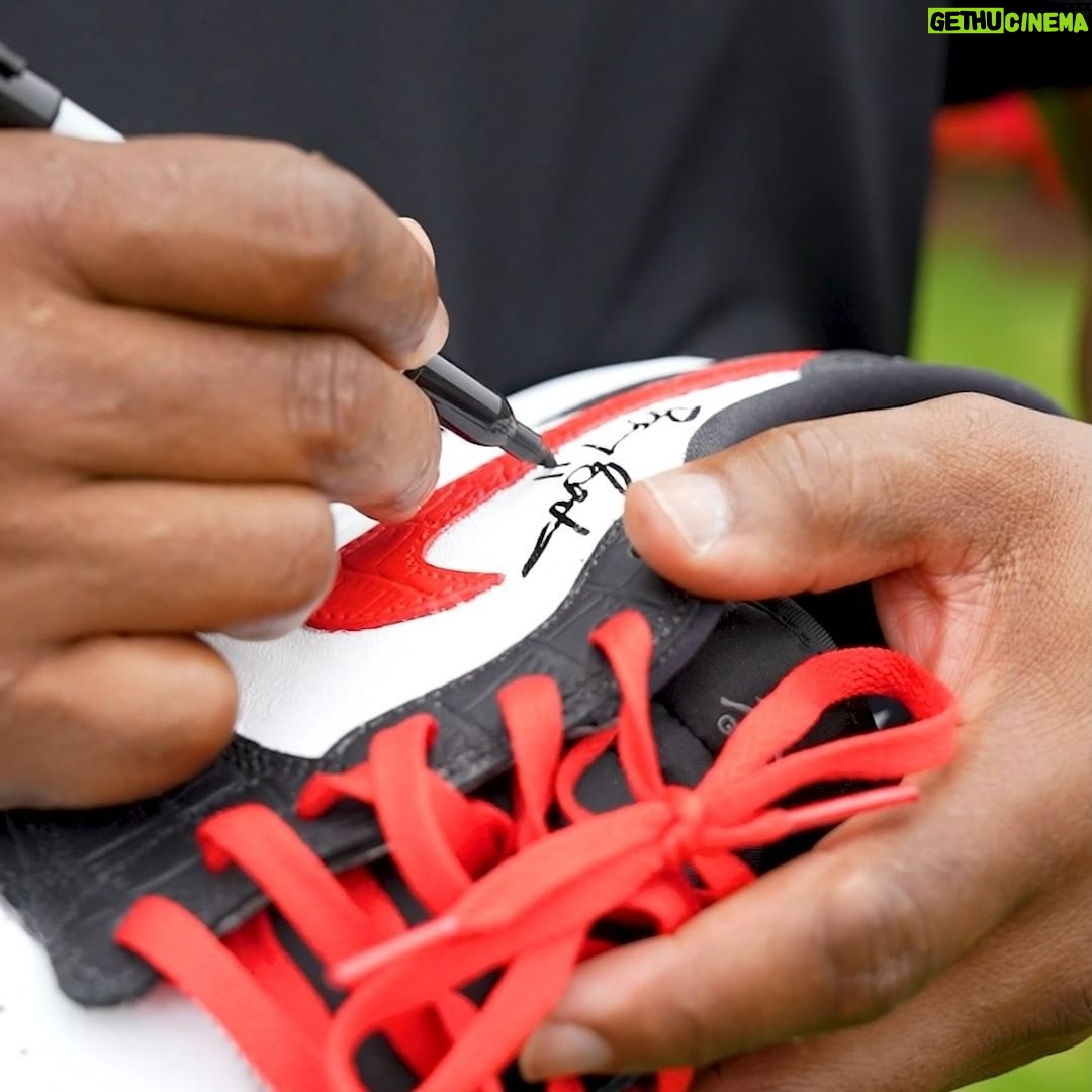Barry Sanders Instagram - I'm at the @rocketclassic to raise awareness of neurofibromatosis (NF). @rocketmortgage will be auctioning off these signed 1 of 1 custom @nike @jumpman23 golf shoes to help fight NF - Learn more at https://nfforwarddetroit.org & follow me for details on the auction Fall 2023. Thanks to @Rocketmortgage @BetMGM @Prudential #Intersport @USNikeFootball @detroitlions for making this a stellar weekend for #TeamSanders and for bringing the @PGA to the #D.