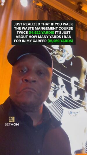 Barry Sanders Instagram - Golf is tough. Really makes you think @barrysanders 🤔