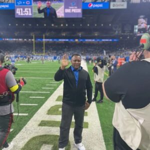 Barry Sanders Instagram - So great to be at @fordfield today - the energy is incredible.  If we can get a @detroitlionsnfl win today the city will #ROAR