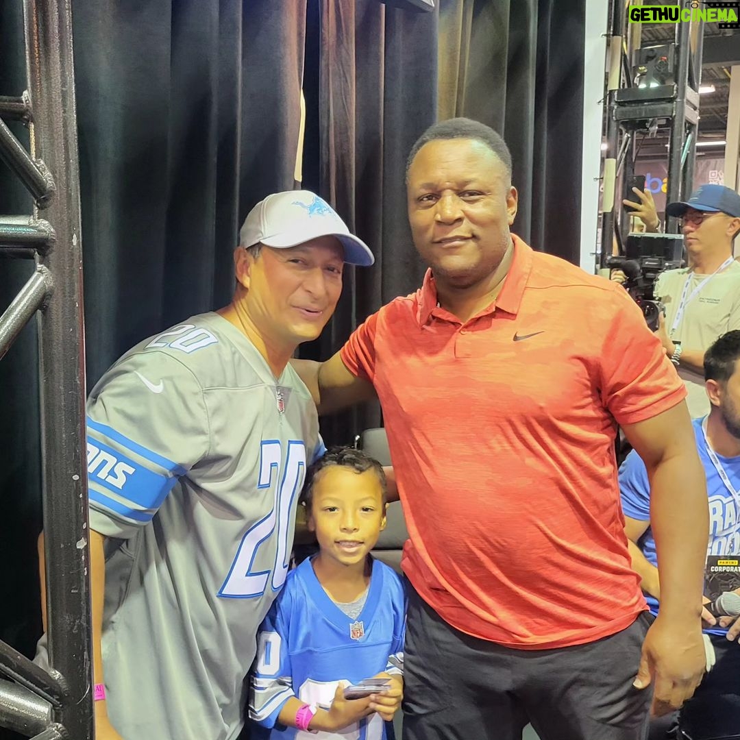 Barry Sanders Instagram - Another great show in Chicago. @tpolamalu @reggie_jackson @joemontana and the fans...