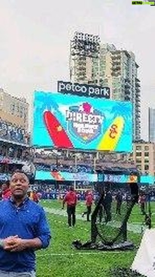 Barry Sanders Instagram - It's @directv Holiday Bowl. 35 years ago this was my last @ncaa game. @usc_athletics vs @louisvillefb let's go