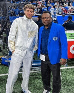 Barry Sanders Instagram - @jackharlow 🤝 @barrysanders