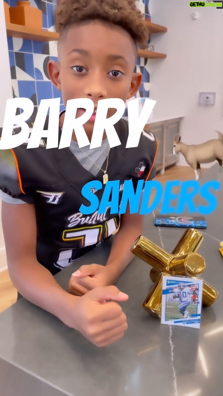 Barry Sanders Instagram - Got a package π¦ from THE GOAT?? π¨π¨π¨π¨π¨π¨ @barrysanders @800callsam β¦β¦β¦ #unboxing #instagram #explore #nfl #halloffame #barrysanders #tysonarterberry #runningbacks #detroitlions #oklahomastateuniversity Canton, Ohio