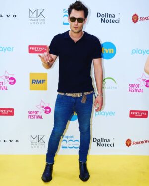 Bartosz Gelner Instagram - niezmiennie w dobrej formie witam Państwa w nowym sezonie(trzecim)
#tvn#player#szadź#serial#september 
TVN / fot. B. Krupa