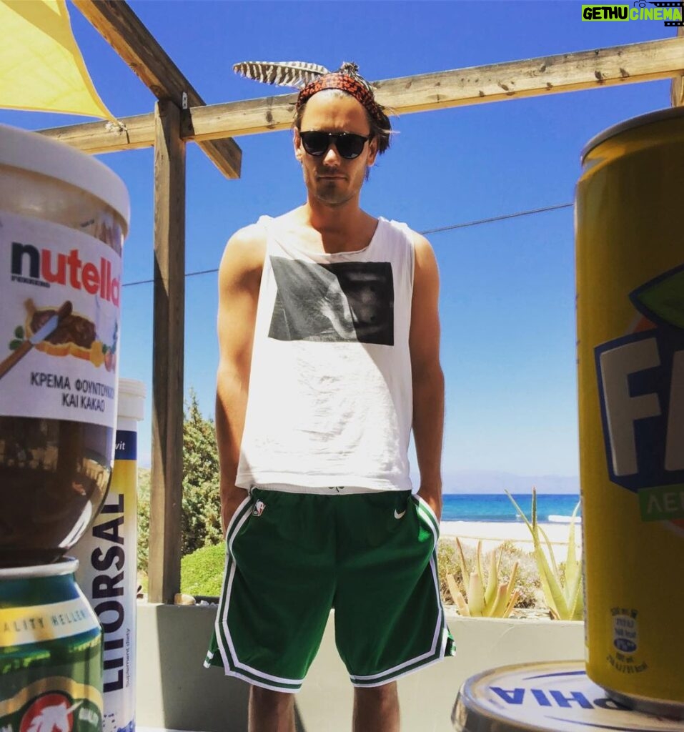 Bartosz Gelner Instagram - Lokowanie produktu. 🤘🏻🙈💰 #fanta#mythos#nutella#philadelphia #litorsal#nike#pióro Greece