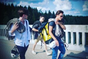 Bartosz Gelner Instagram - -atak szczytowy bez pośpiechu,
-kominiarze,
-montaż UPC,
-instruktorzy bondage,
-?
#tvn#odwroceni2#tvseries#soon