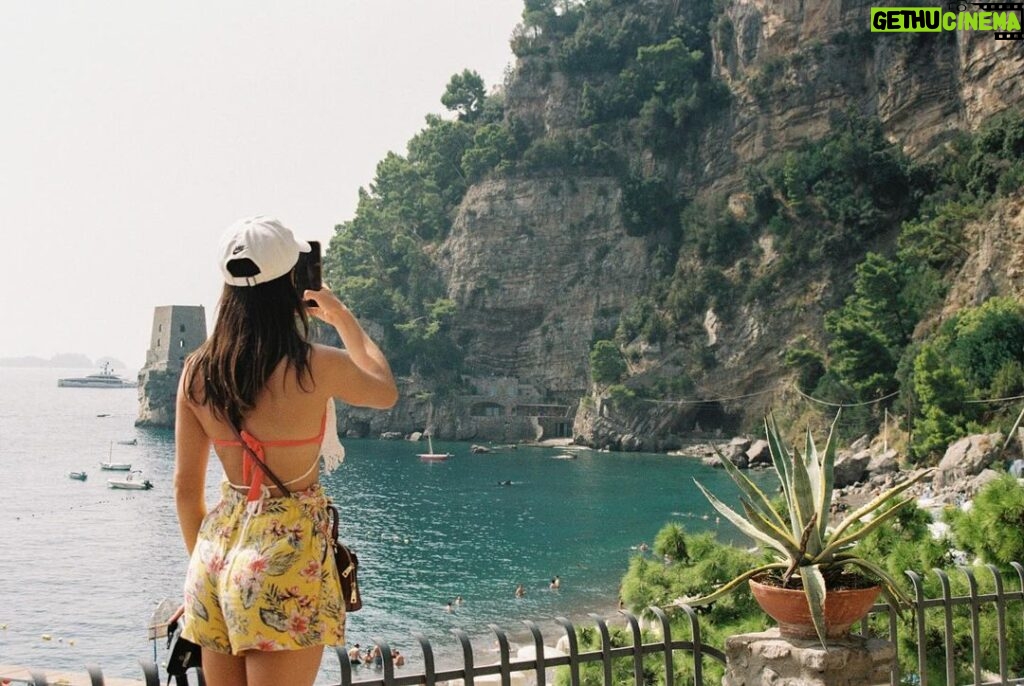 Beatriz Costa Instagram - • La Dolce Vita • Revelados os postais analógicos da Costa na costa amalfitana, e em Roma. O meu coração passou a falar italiano (eu ainda não, mas quase). #35mm #35mmfilm