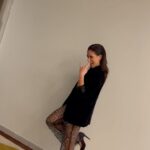 Beatriz Costa Instagram - Dezembro: 1. Amor em tempo de guerra. 2. Cheia de pinta, com a @calzedonia . 3. Amiguinis. 4. Lalalala. 5. Epifanias: obrigada Zygmunt pelas lentes novas nos meus óculos antigos. 6.🤘 7. Numa nave que se chama @luvroya 💖 8. Oito da manhã na firma: existindo feliz e pacificamente. 9. Ser maroto faz parte. 10. Se encontrar, devolva.